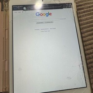 7th Gen iPad  Tablet with Cracked Screen.